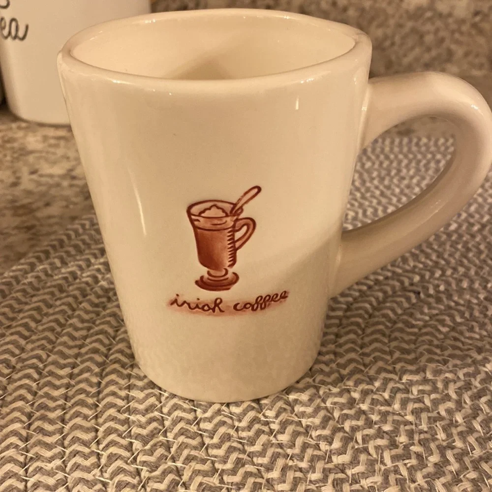 Set a four Williams Sonoma coffee mugs.